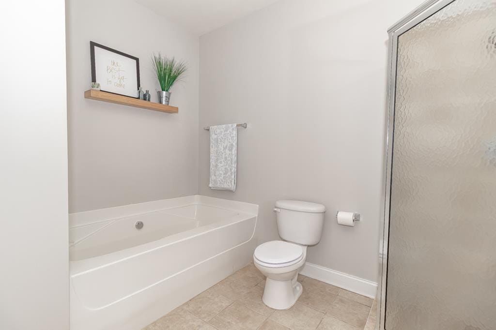 Master bath soaker tub - 434 Bowen Fls