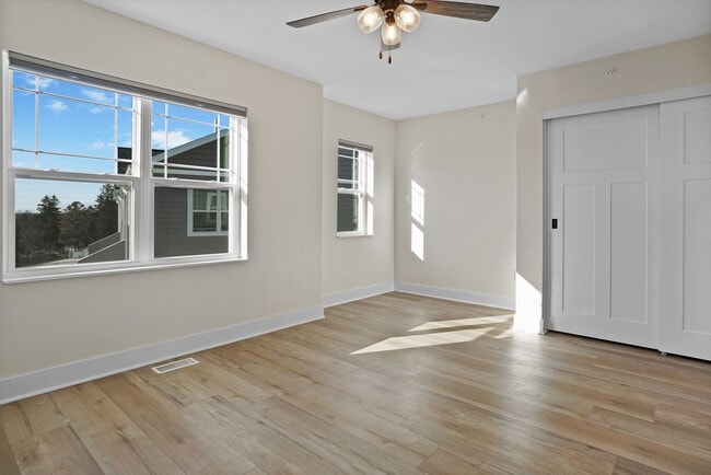 Building Photo - 3 Bed / 2.5 Bath Townhome w/Deck, Walkout Finished Basement, 9' Ceilings, Quartz Tops, Stainless ...