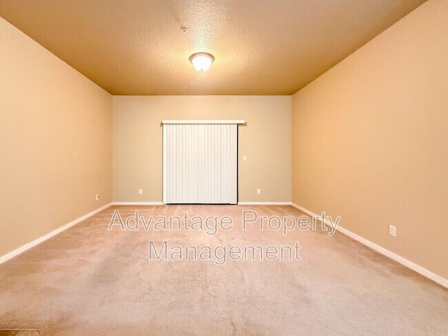 Building Photo - 523 Catron St N