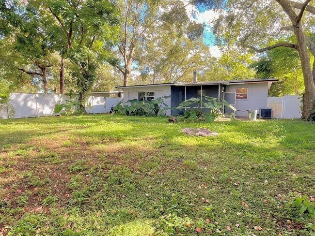 Building Photo - 2611 Pembrook Dr