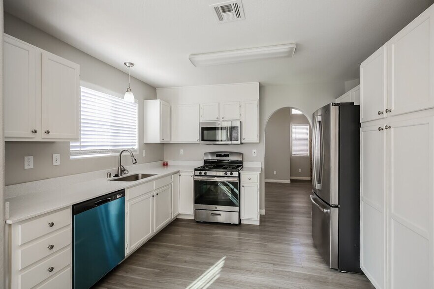 Building Photo - 5301 White Coyote Pl