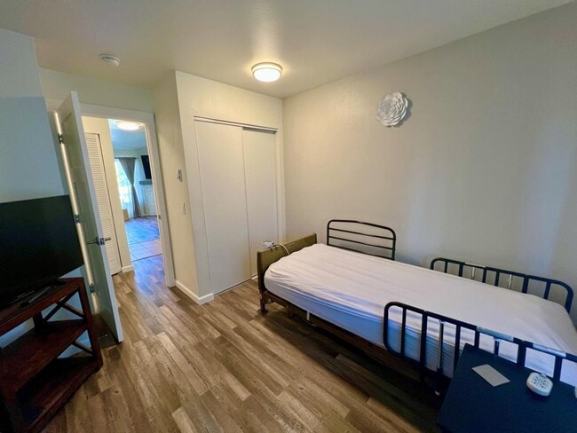 Building Photo - 10825 SE 200th St - 2 bedrooms