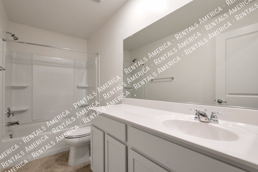 Building Photo - 1071 E Descent St