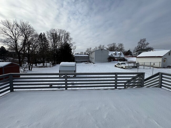 Building Photo - Beautiful, Fully Remodeled Two Bedroom Home