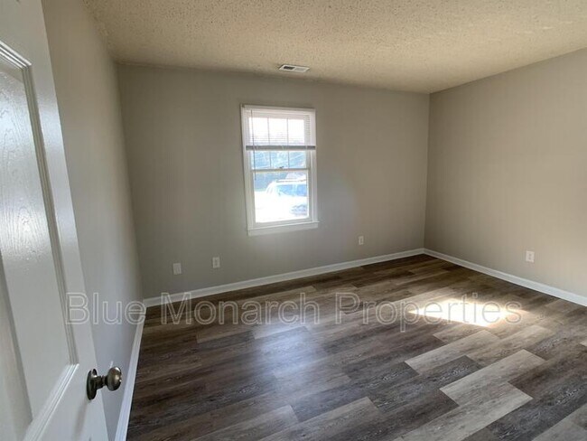 Building Photo - 221 Welch Ave