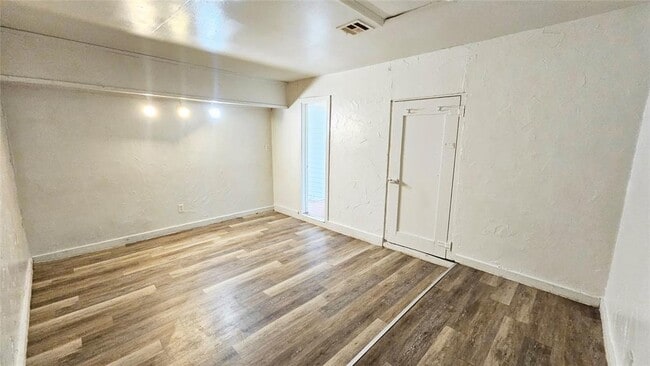 Building Photo - 3000 SW 52nd St