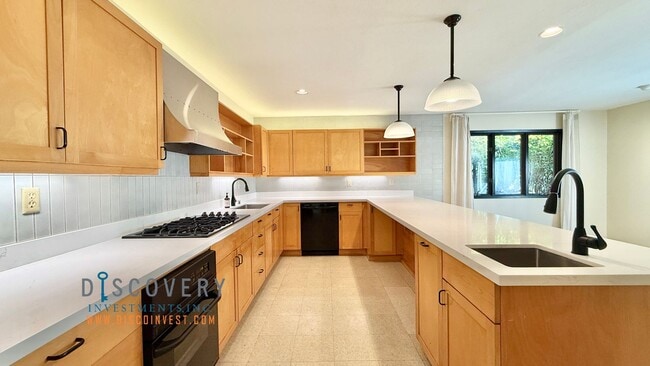 Building Photo - Updated MCM Gem in Adams Point