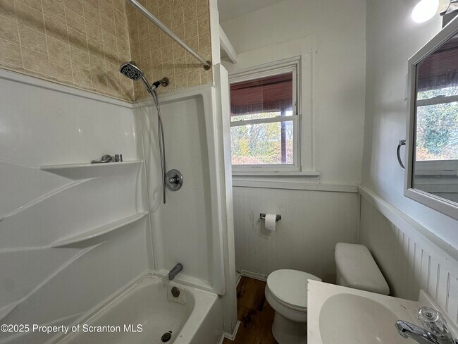 Building Photo - 568 Main St