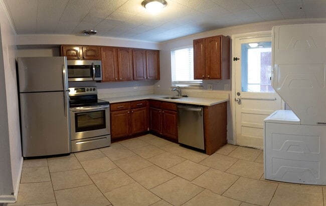 Primary Photo - 2 Bed 1 Bath for Rent in Wheat Ridge!