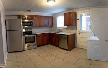 Building Photo - 2 Bed 1 Bath for Rent in Wheat Ridge!