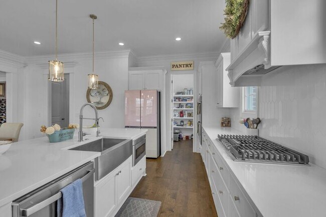 Building Photo - 333 Merrydale Dr