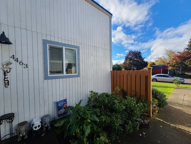 Building Photo - 4463 Madrona Way SE