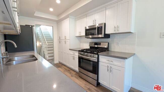 Building Photo - 1696 Palisades Dr
