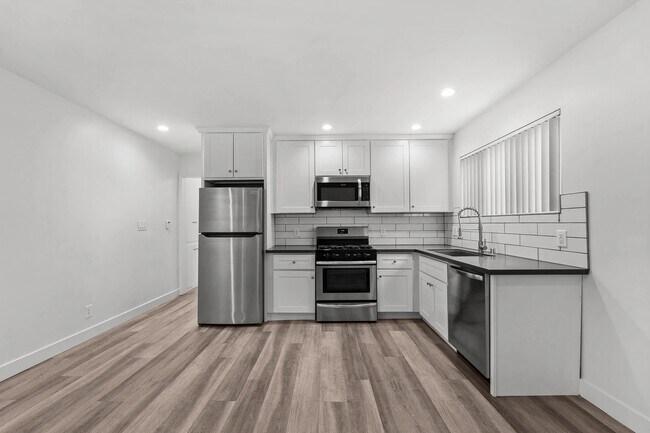 Building Photo - 925 W 30th St