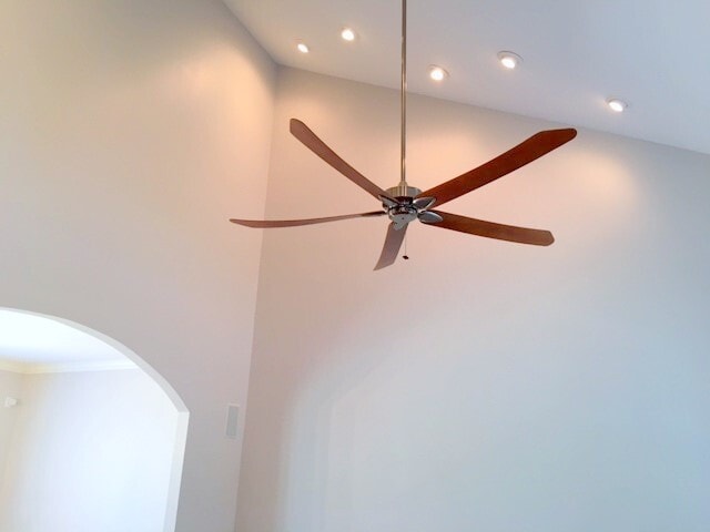 Building Photo - 5 Robert de Brus Cir