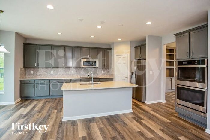 Building Photo - 4434 Hayward Way