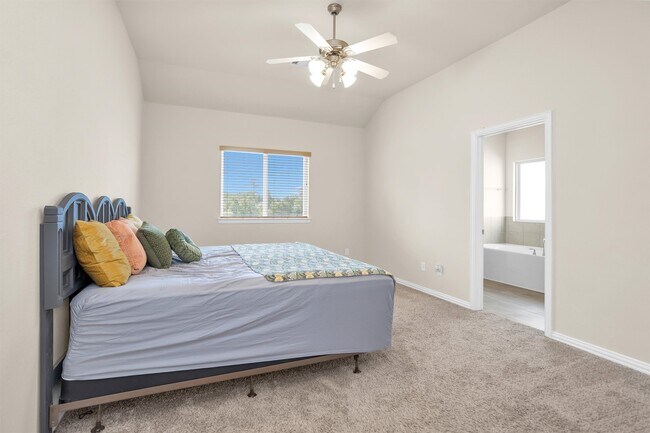 Building Photo - 223 Shoreview Dr