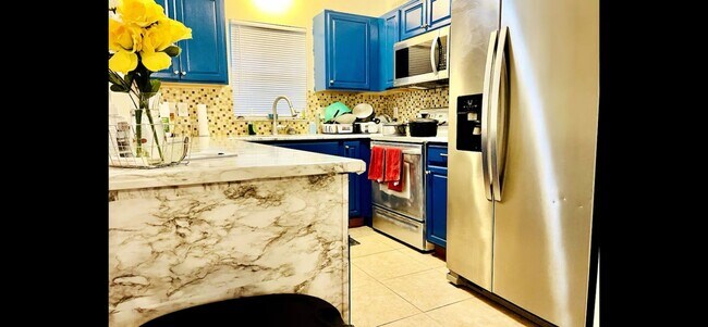 Building Photo - Cozy Smart 3BR 2 Bath House in Sarasota