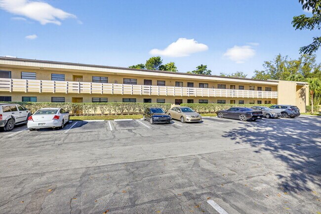 Building Photo - 4491 Crystal Lake Dr