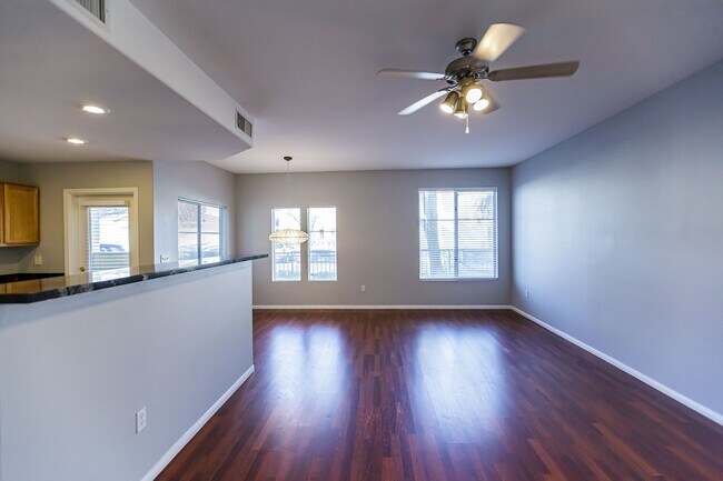 Building Photo - Downstairs condo located in Summerlin