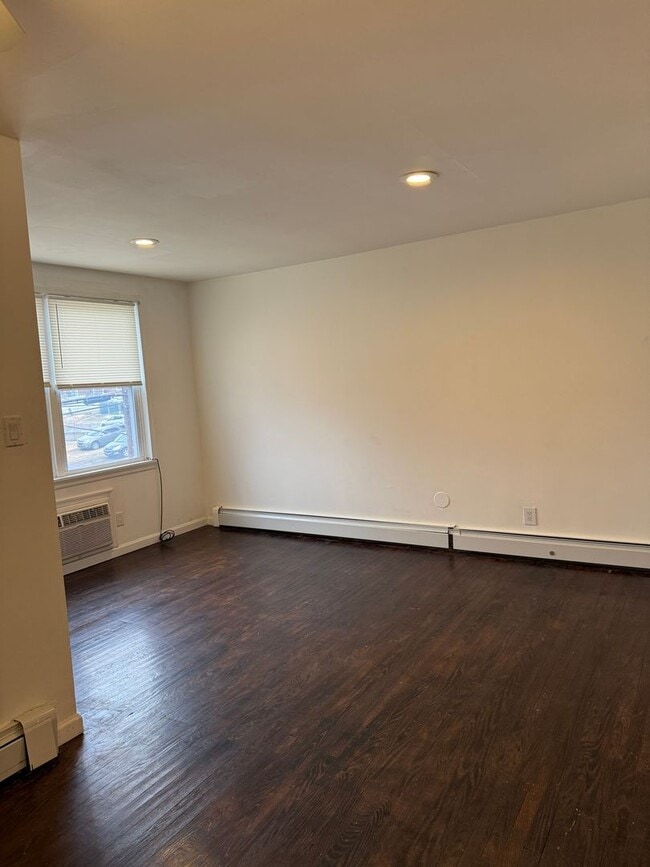 Building Photo - 720 Pine St