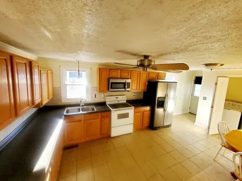 Building Photo - 7 Helena Ln