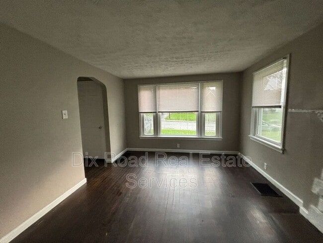 Building Photo - 144 Niagara Ave