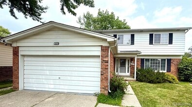 Building Photo - 1625 Lakewood Dr