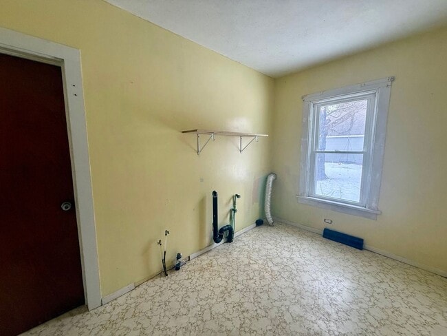 Building Photo - 3 Bed 1 Bath Single Family Home in White Lake