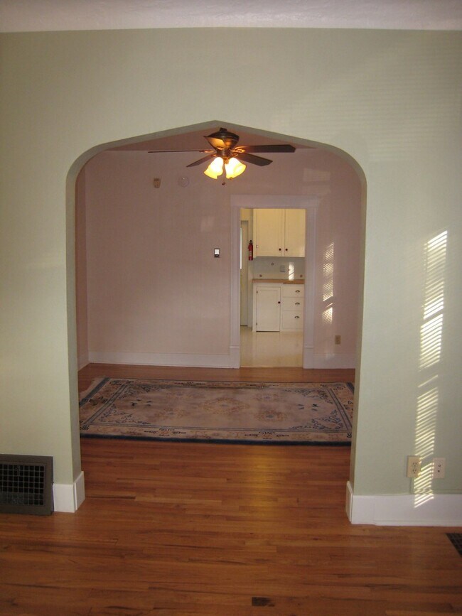 Building Photo - 306 Peterson St