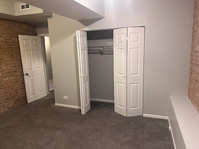 Building Photo - 1430 E 69th St