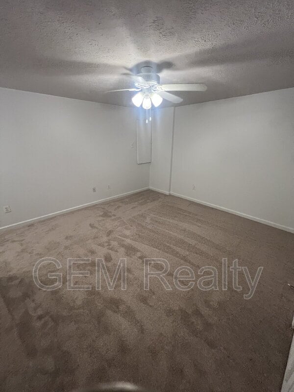 Building Photo - 405 Carnaby St