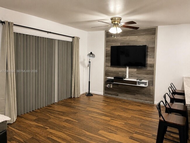 Building Photo - 4633 Vilabella Dr