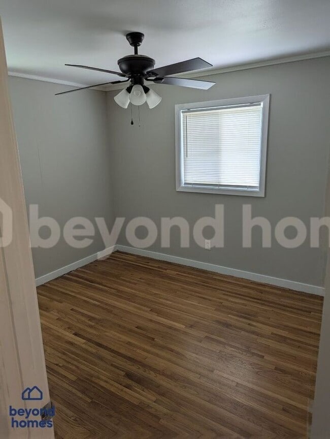 Building Photo - Spacious 3-bedroom, 1.5-bath home availabl...