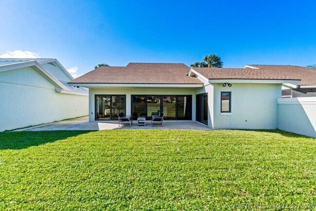 Building Photo - 247 River Park Dr
