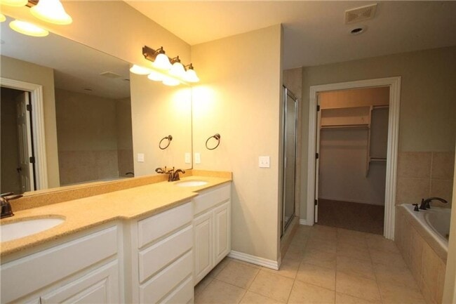 Building Photo - Available June 1st! 3-Bedroom, 2.5-Bathroom Home in Rupple Row