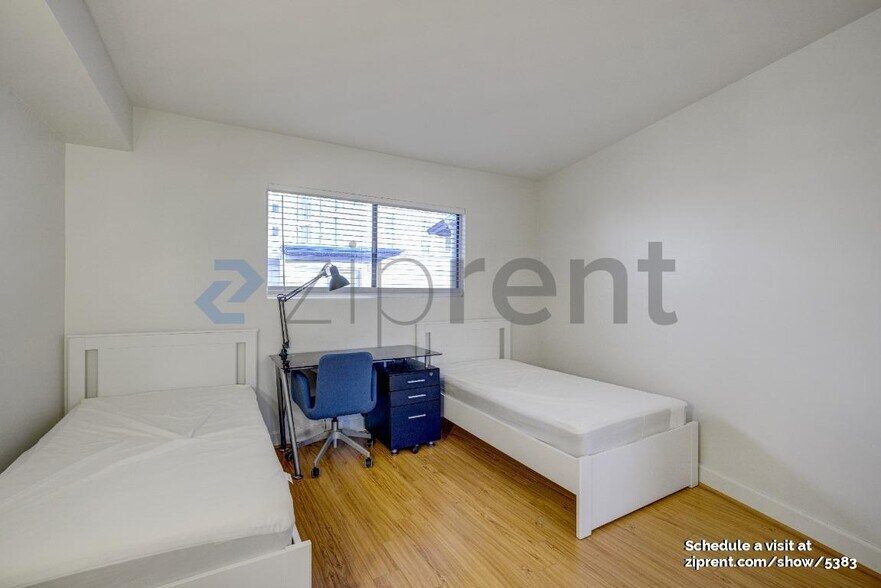 Building Photo - 10982 Roebling Ave