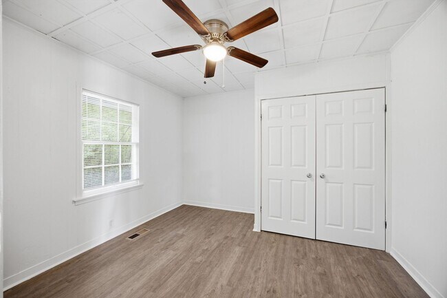 Building Photo - 3826 Kingwood Cir