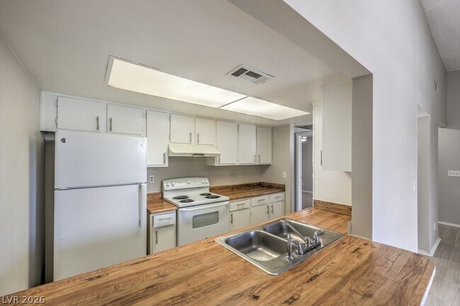 Building Photo - 2981 Country Manor Ln