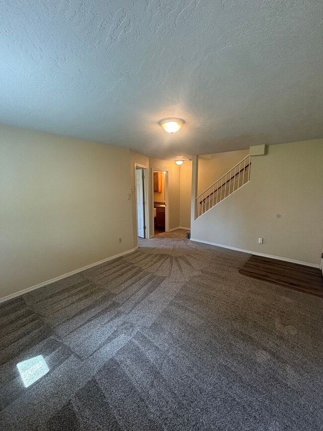 Building Photo - Beautiful Townhouse on 13th Street