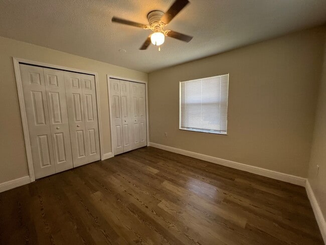 Building Photo - 3 Bedroom 1 1/2 Bath Fort Pierce
