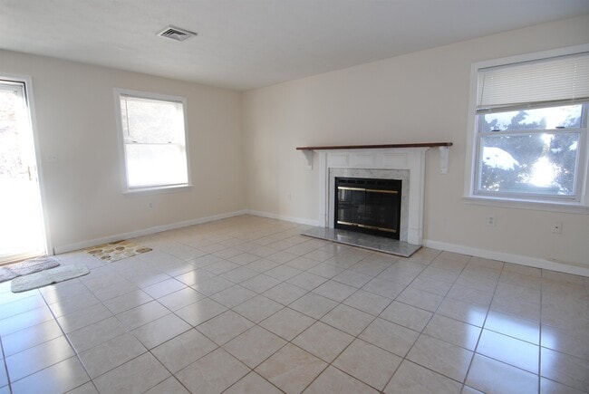 Building Photo - 18 Cadogan Way