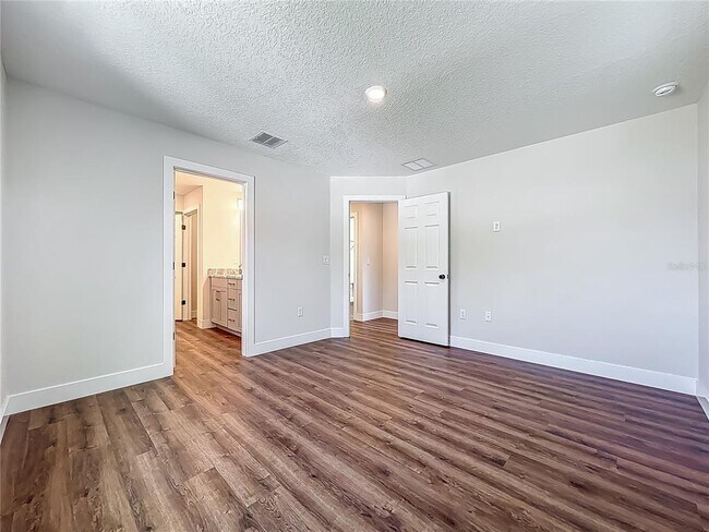 Building Photo - 591 W Osceola St