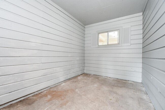 Building Photo - 44 Farrell St