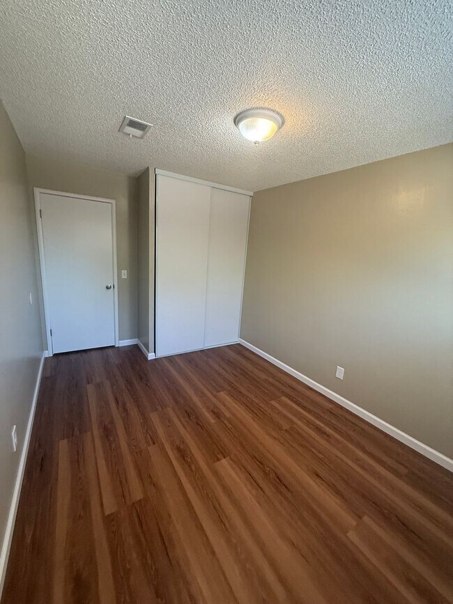 Building Photo - *Beautifully Updated 4 Bedroom, 2 Bathroom Home in Fairfield!*