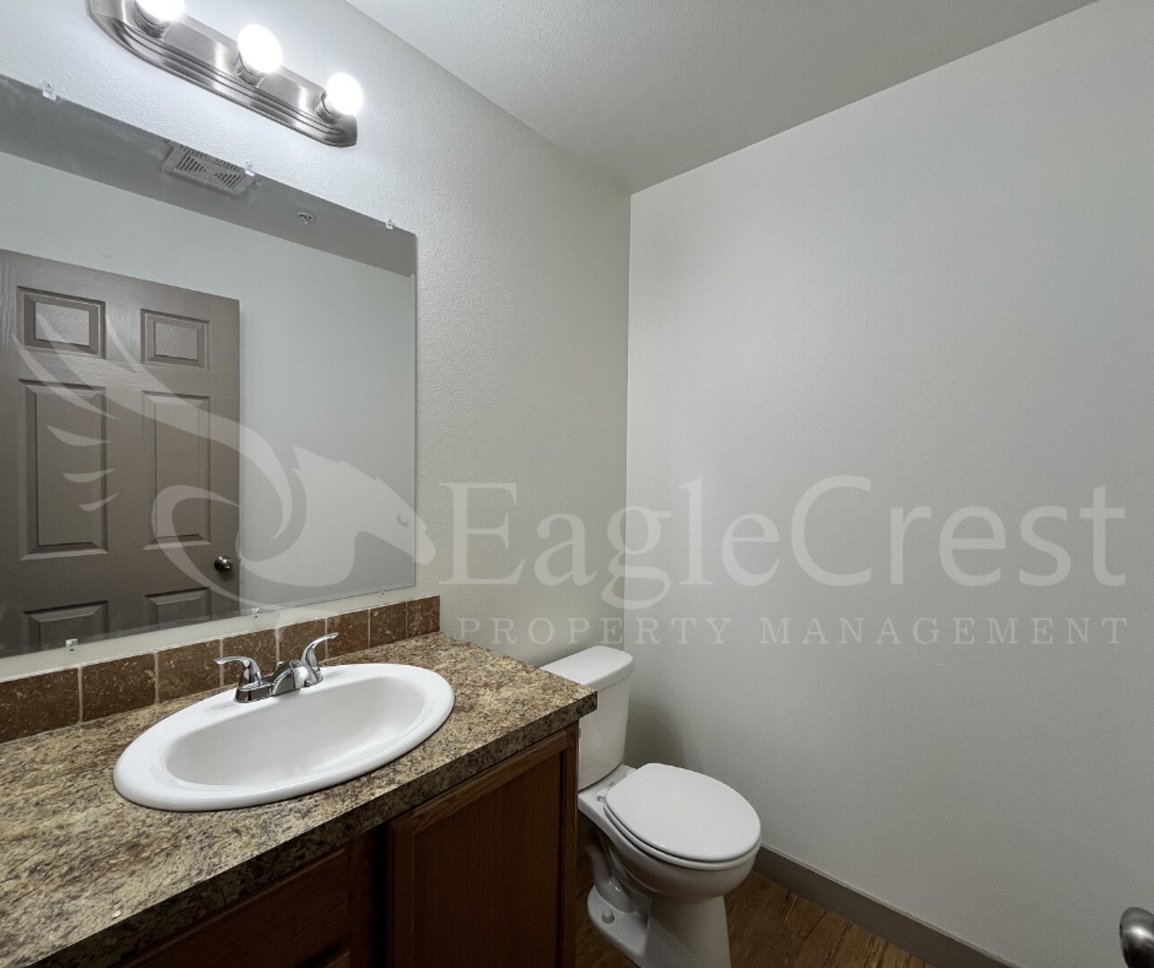 Building Photo - Two Bedroom, One and a Half Bathroom Unit