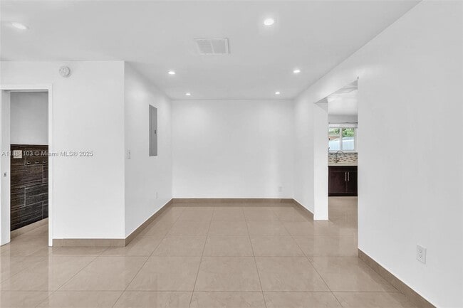 Building Photo - 5618 SW 36th St
