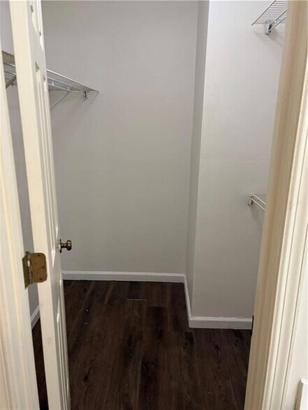 Building Photo - 1105 Country Club Pl