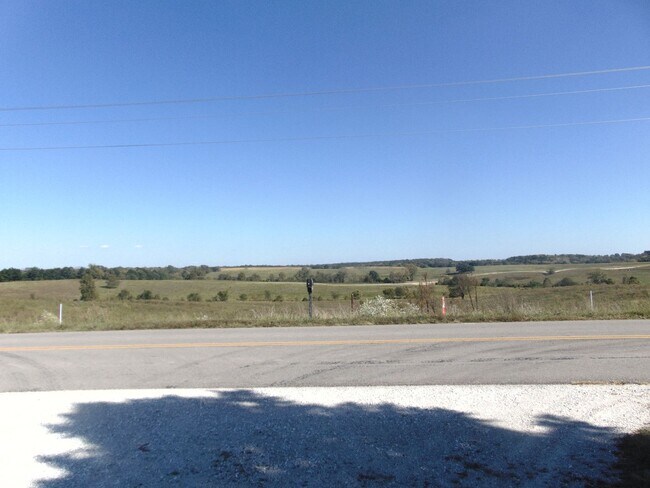 Building Photo - Fayette Family Farm House!