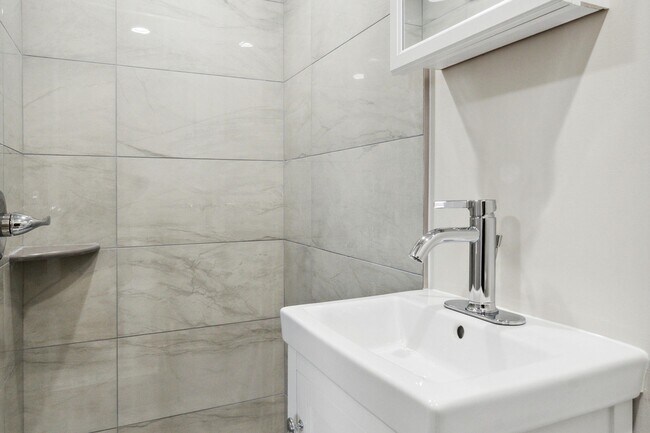 Building Photo - 2025 N 16th St